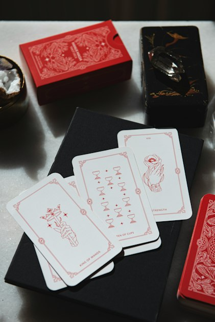 Machine Tarot vs. Traditional Tarot